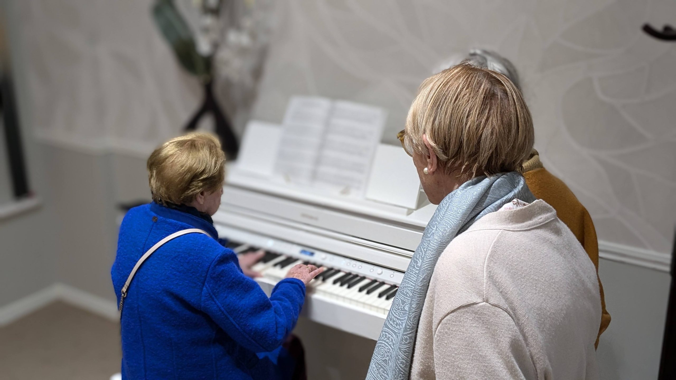 les bienfaits du piano pour les seniors des jardins d'arcadie