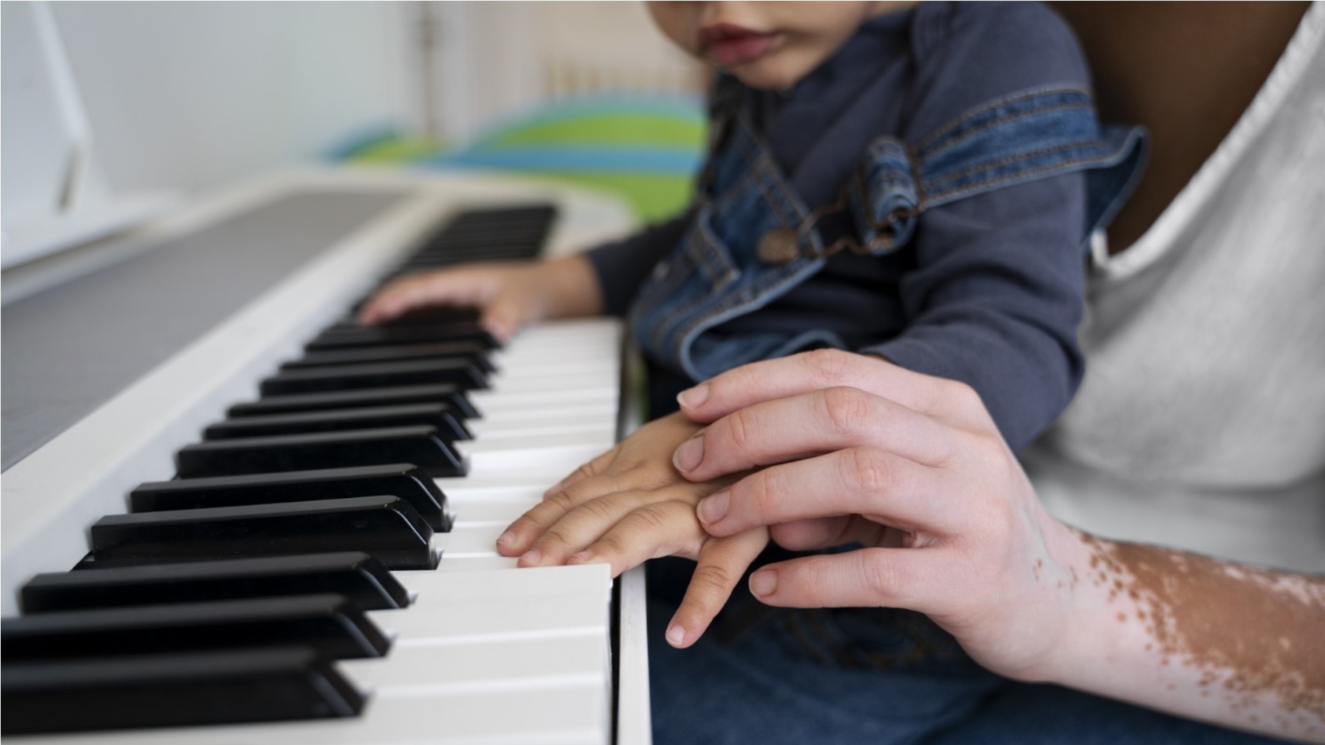 jouer du piano en famille aux jardins d'arcadie