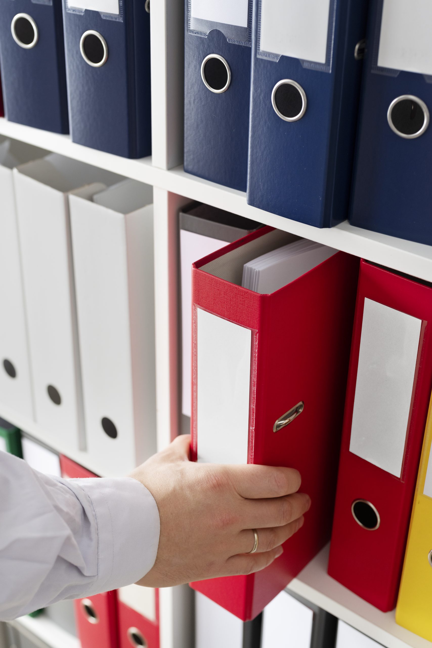 Nos conseils aux seniors pour mettre à jour leurs documents administratifs et les centraliser